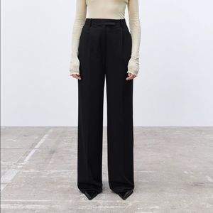 Zara High-waisted pants with front pleats.